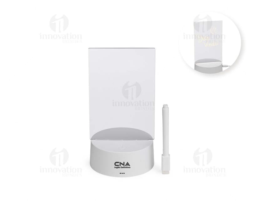 Luminária Led de Mesa na cor preta, com hastes flexíveis e base redonda. Acesa, iluminando um ambiente com luz branca.