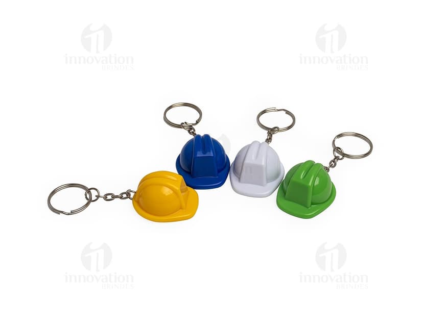 Chaveiro em forma de capacete de EPI para proteção.