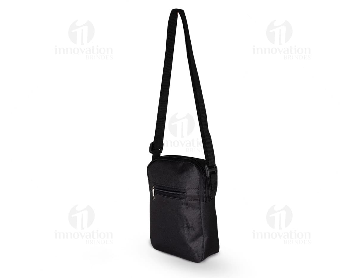 Mochila de ombro preta de couro para viagens de negócios, com alça, fecho de zíper e elegante estilo moderno. Ideal para transportar laptop, dinheiro e acessórios pessoais com segurança e elegância.