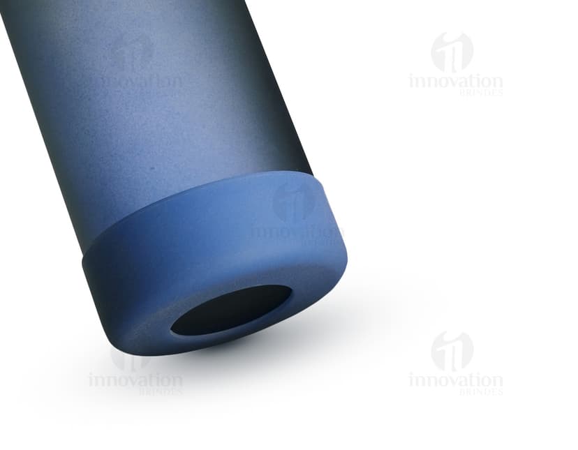 Garrafa de Vidro de 1 litro transparente, com tampa de metal preta.