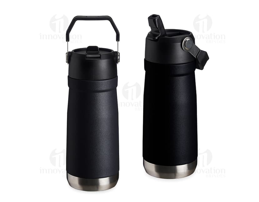 Garrafa térmica 550ml em aço inoxidável, na cor preta, com tampa rosqueável e alça emborrachada.