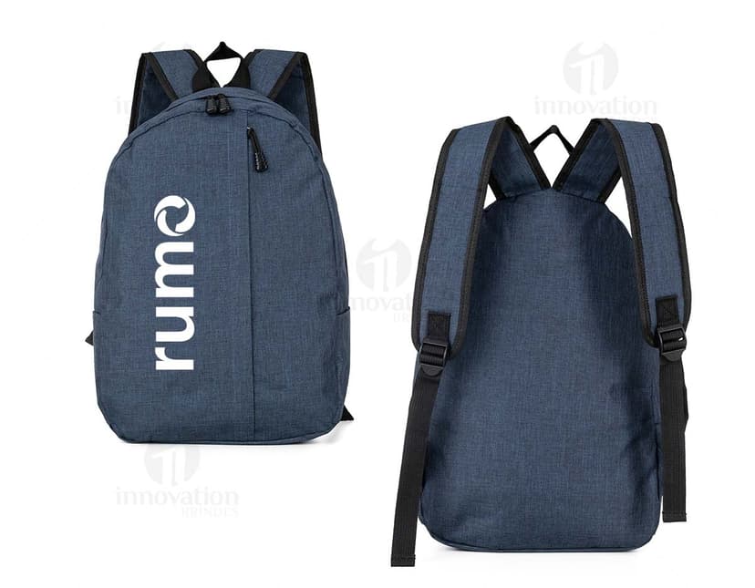 Mochila de poliéster preta com detalhes em cinza, possui alças acolchoadas e bolsos laterais. Ideal para o dia a dia.