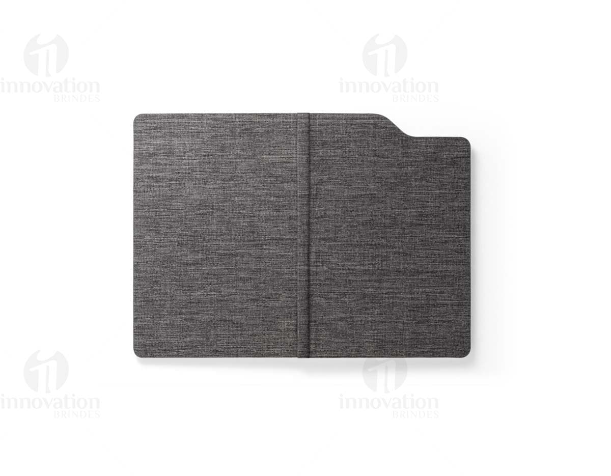 Caderno A5 - LOBATO, capa dura, cor azul com estampa de personagens infantis. Páginas pautadas e marcador de páginas.