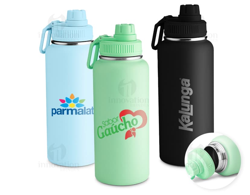 Garrafa térmica de 960ml transparente, feita de plástico. Possui tampa e é ideal para transportar líquidos de forma higiênica. Objeto de saúde e cuidados pessoais, com capacidade para água, sucos, chás e outros tipos de bebida.