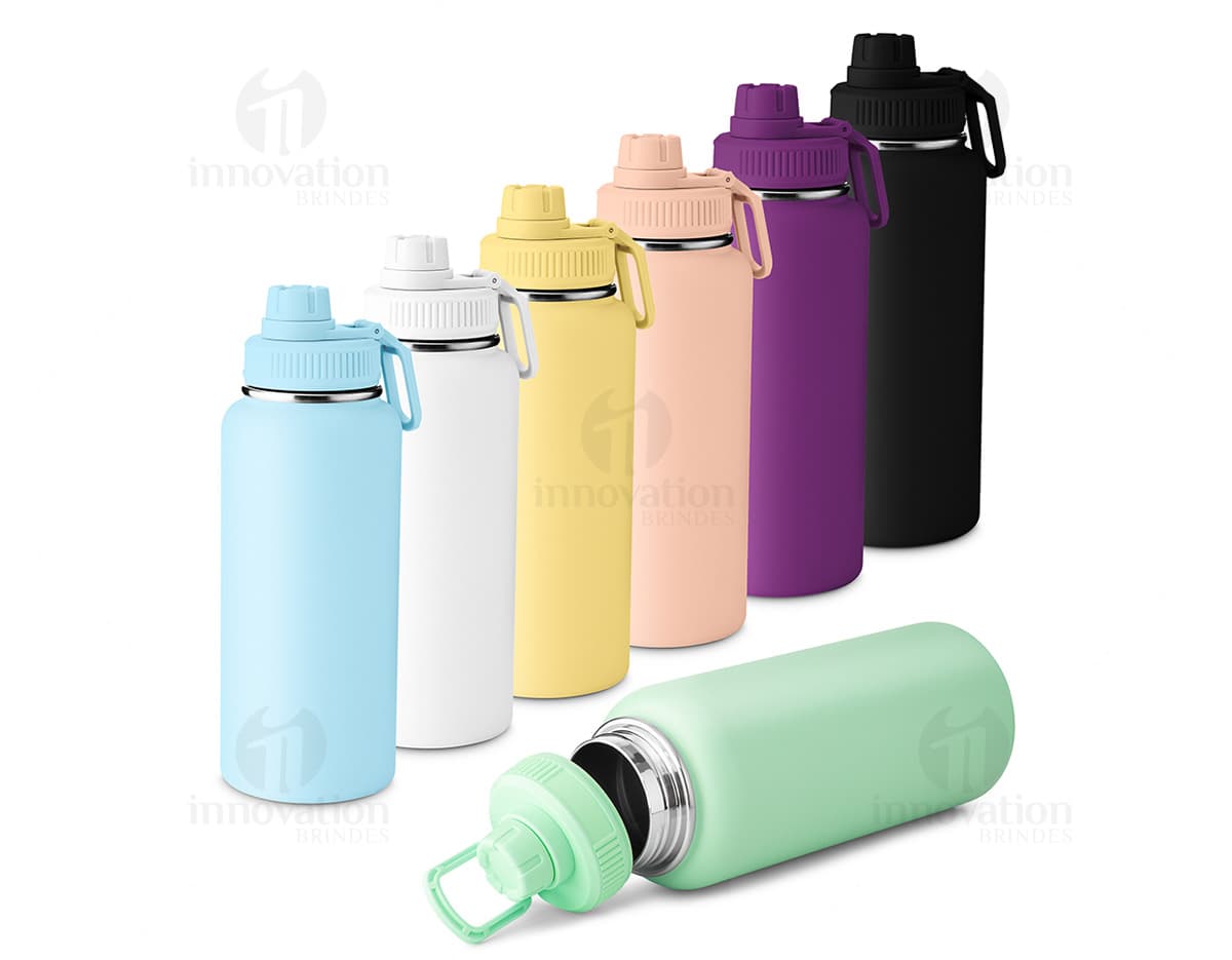 Garrafa térmica de 960ml transparente, feita de plástico. Possui tampa e é ideal para transportar líquidos de forma higiênica. Objeto de saúde e cuidados pessoais, com capacidade para água, sucos, chás e outros tipos de bebida.
