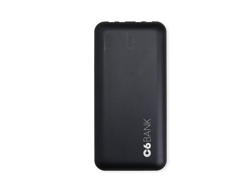 Power Bank 10.000mAh na cor preta, com design slim e acabamento fosco. Acompanha cabo USB para recarga.