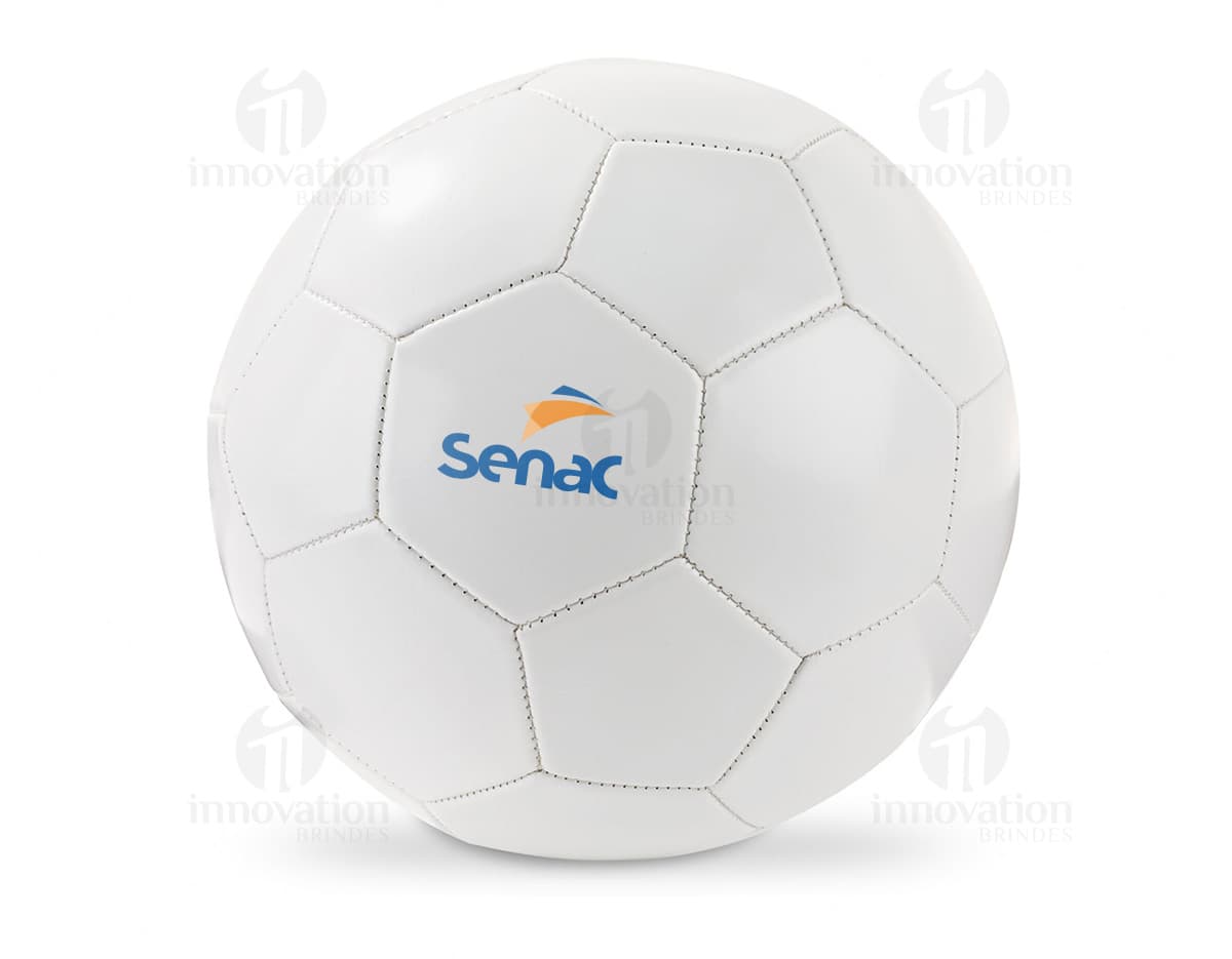 Bola de futebol em PVC branca e preta.