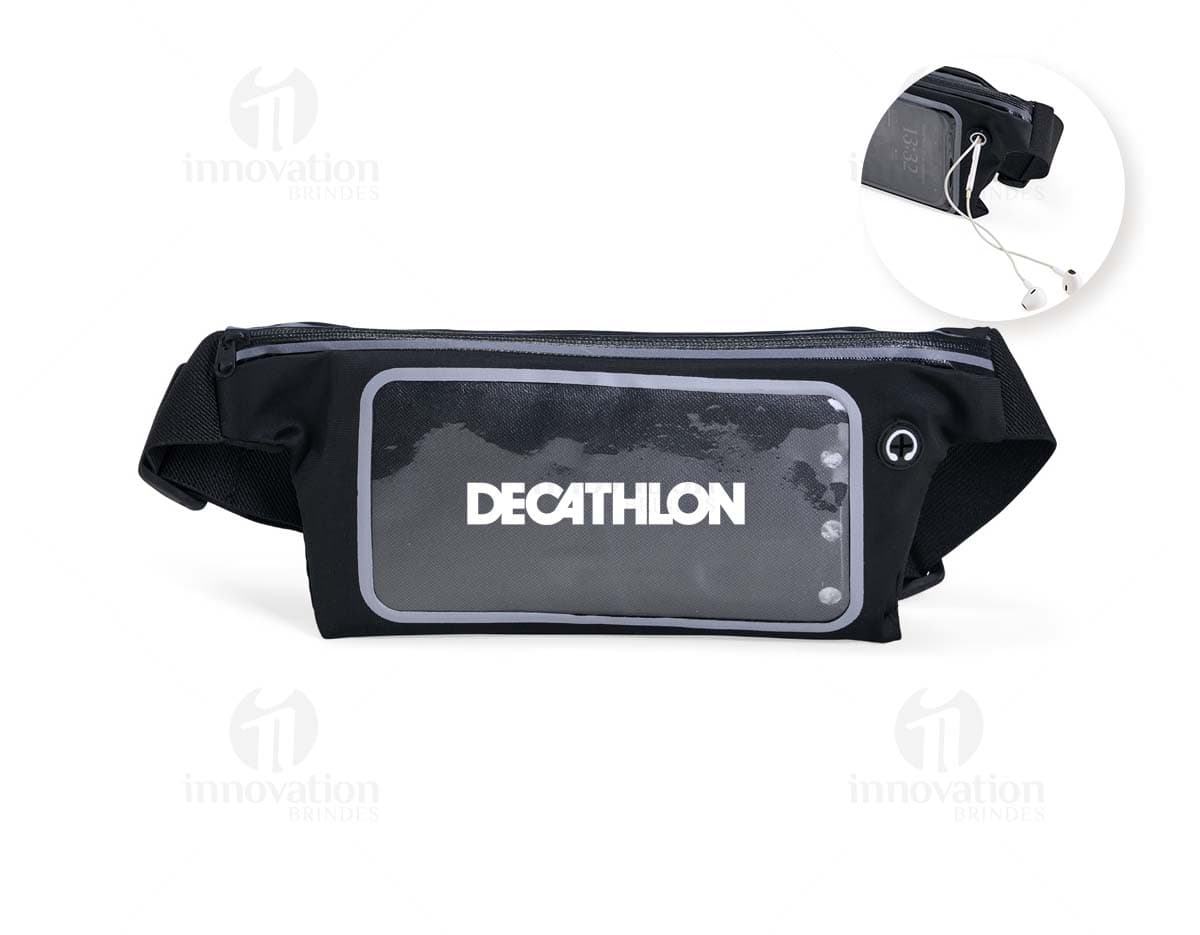 Pochete esportiva lycra preta de couro para transporte de objetos durante atividades esportivas, feita de material resistente e prática para guardar objetos pequenos.