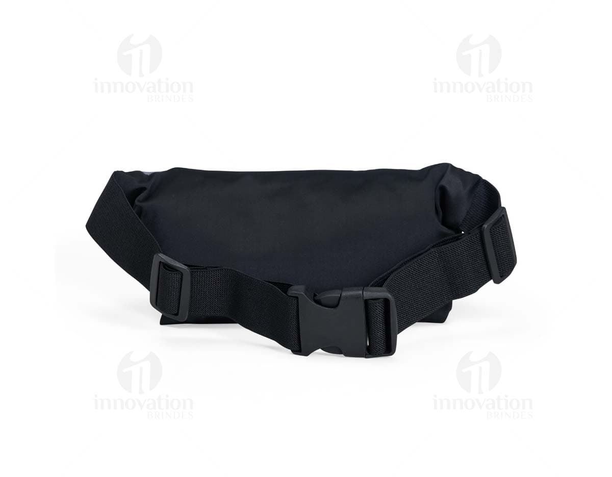 Pochete esportiva lycra preta de couro para transporte de objetos durante atividades esportivas, feita de material resistente e prática para guardar objetos pequenos.