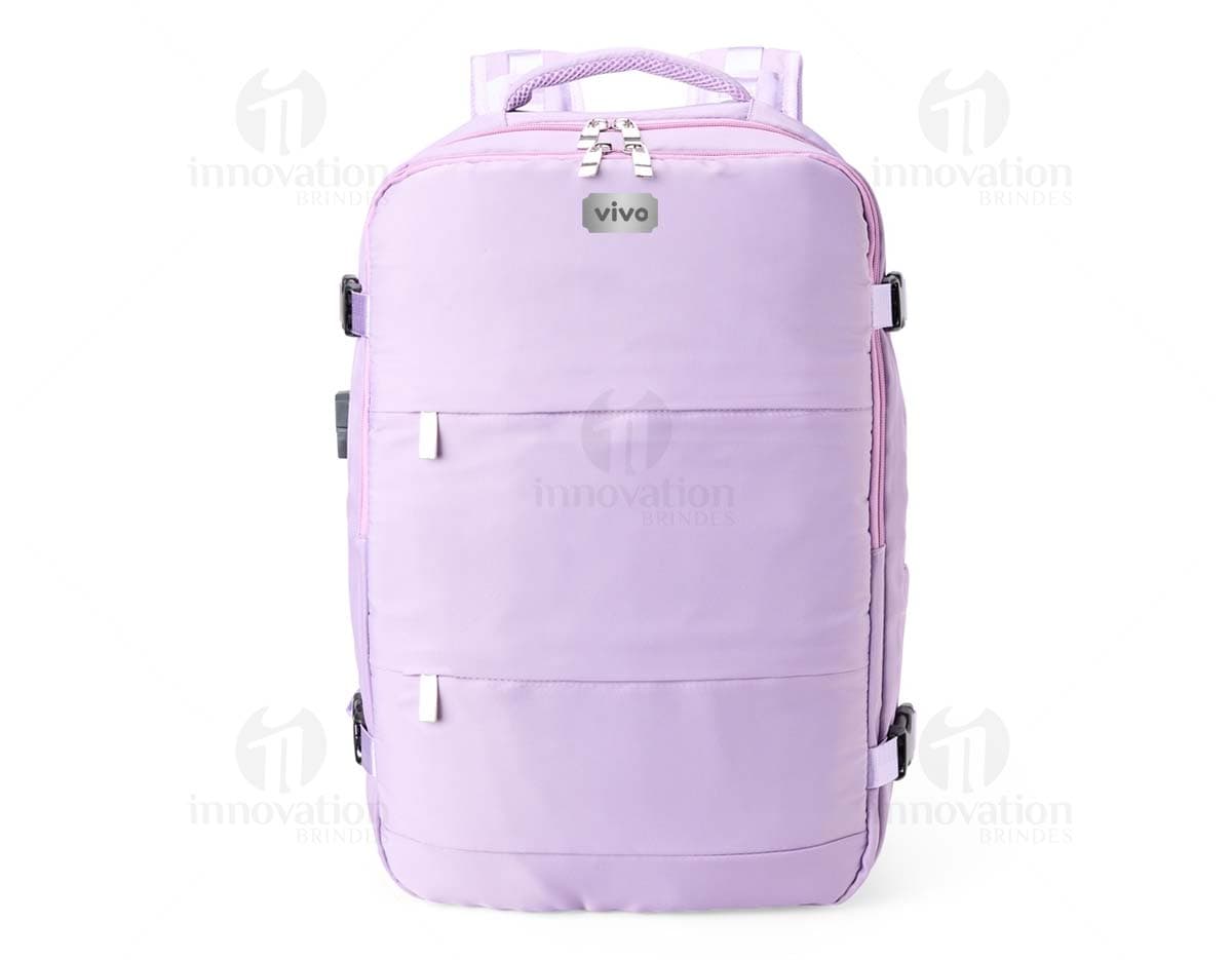 Mochila de viagem preta de 41 litros em couro sintético com zíper, alça de mão e alça de ombro ajustável. Ideal para negócios, viagens e aventuras, proporcionando estilo e praticidade.