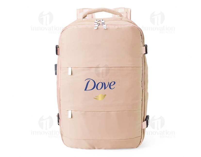 Mochila de viagem preta de 41 litros em couro sintético com zíper, alça de mão e alça de ombro ajustável. Ideal para negócios, viagens e aventuras, proporcionando estilo e praticidade.