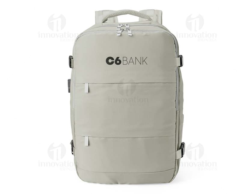 Mochila de viagem preta de 41 litros em couro sintético com zíper, alça de mão e alça de ombro ajustável. Ideal para negócios, viagens e aventuras, proporcionando estilo e praticidade.