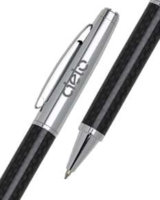 Caneta Metal prateada sobre um papel branco, utilizada para escrever e assinar documentos.