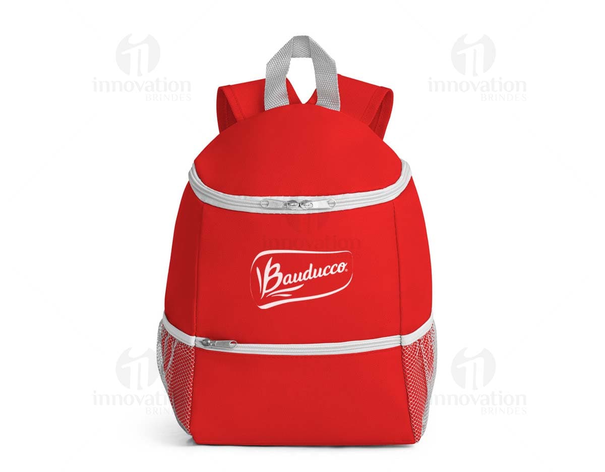 Mochila térmica de 10 litros em destaque, feita de material plástico resistente. A mochila contém um recipiente especial para armazenamento de líquidos, como garrafas de água. A embalagem possui um rótulo com informações sobre o produto e design colorido, ideal para viagens e passeios.
