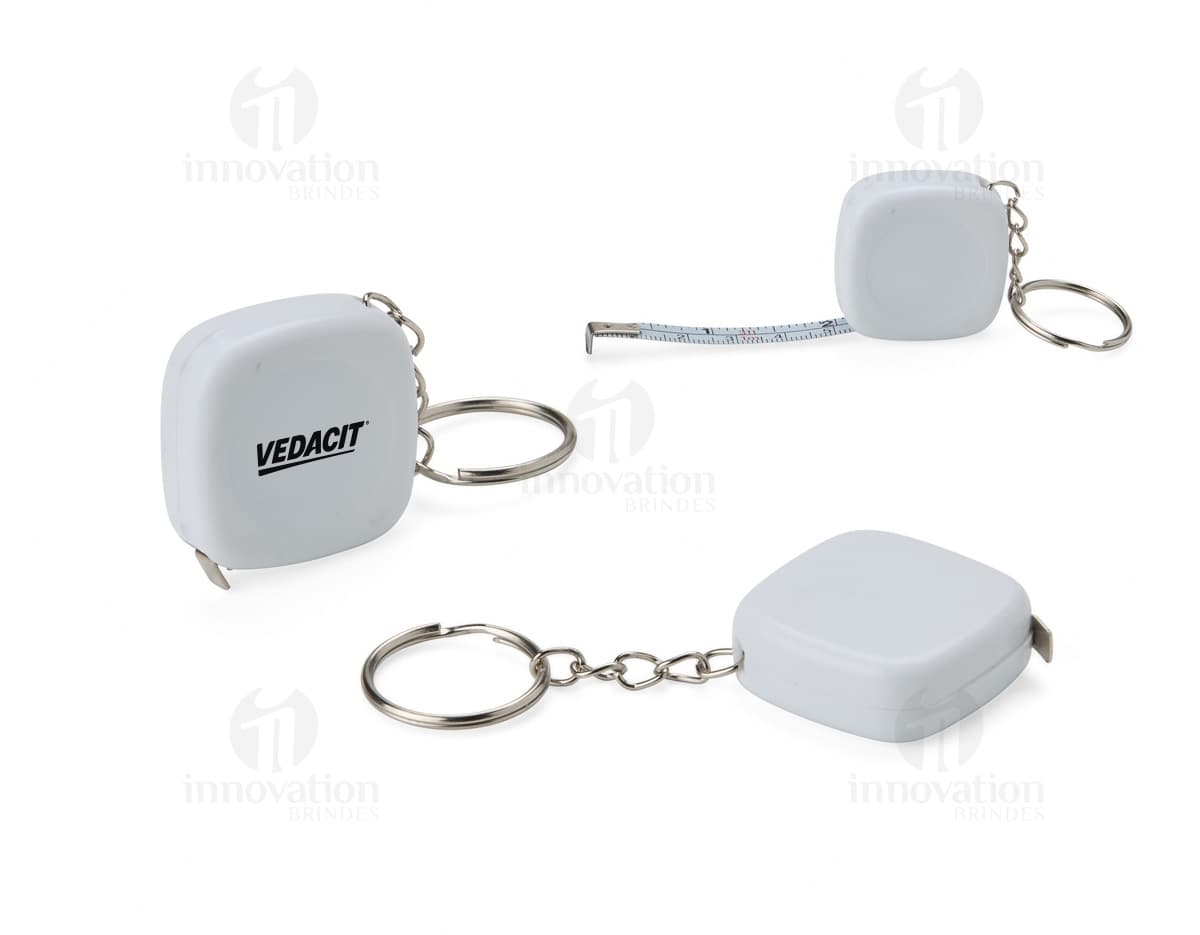 Chaveiro Trena Plástico 1M em fundo branco.