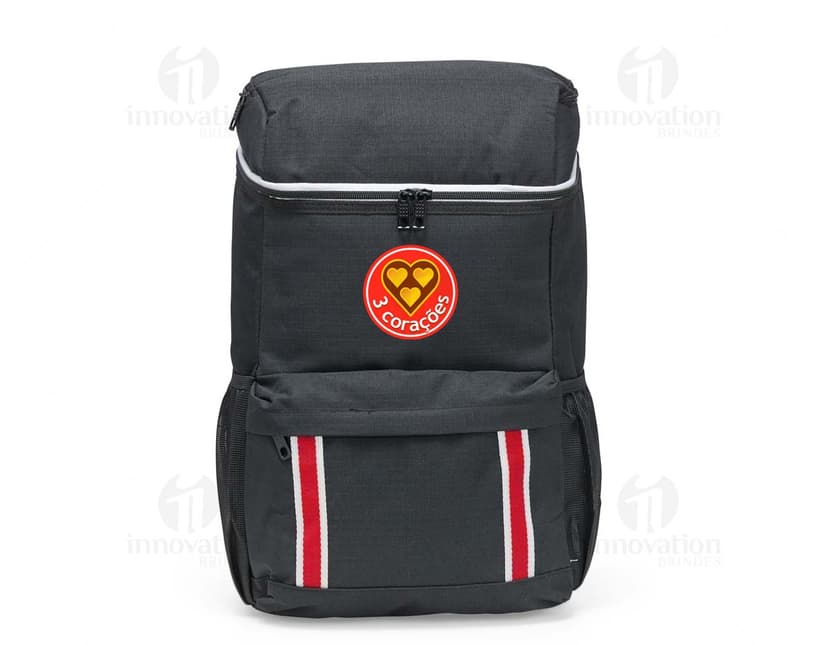 Mochila térmica com capacidade para 18 litros, na cor azul marinho, feita de material resistente e com alça ajustável.