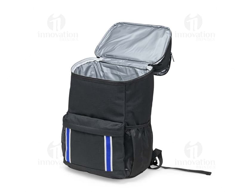 Mochila térmica com capacidade para 18 litros, na cor azul marinho, feita de material resistente e com alça ajustável.
