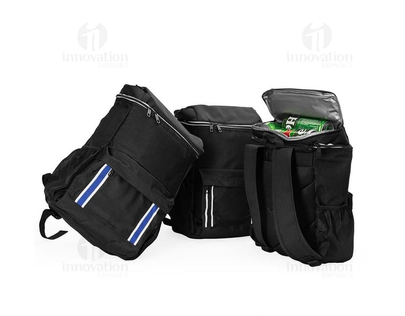 Mochila térmica com capacidade para 18 litros, na cor azul marinho, feita de material resistente e com alça ajustável.