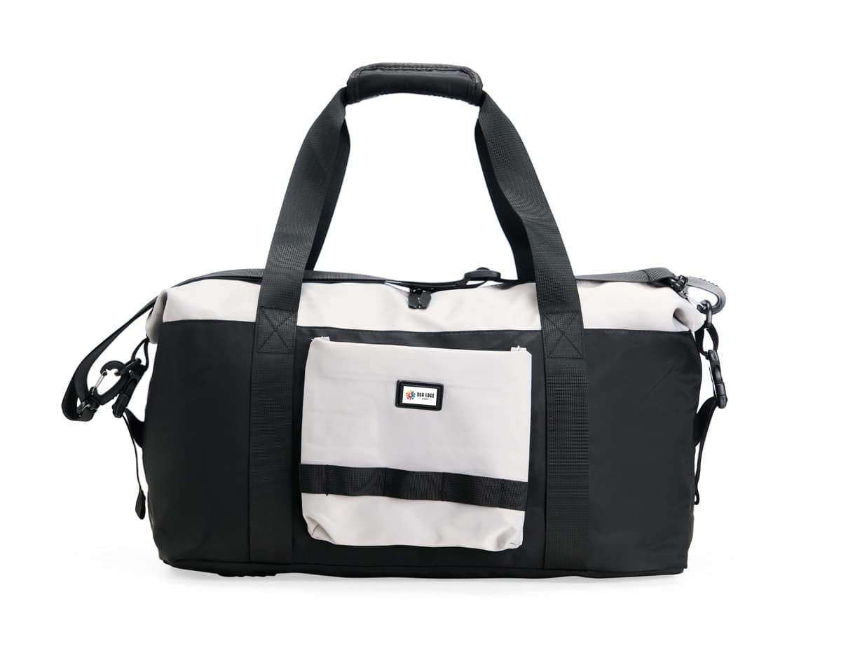 Bolsa Esportiva de Nylon 18 Litros em cor preta com alça ajustável e zíper.