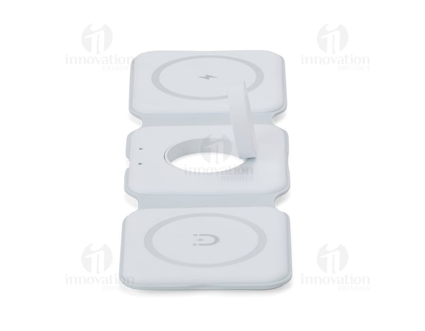 Carregador via Indução 3 em 1 em cor preta, com base para celular e smartwatch integradas.