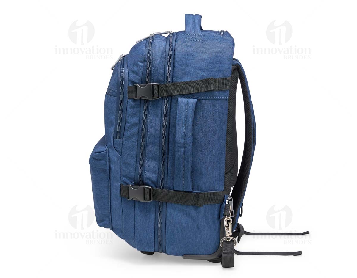 Mochila Poliéster 17 Litros em cor cinza, ideal para transportar objetos e pertences com espaço interno amplo e alças acolchoadas para maior conforto ao carregar.
