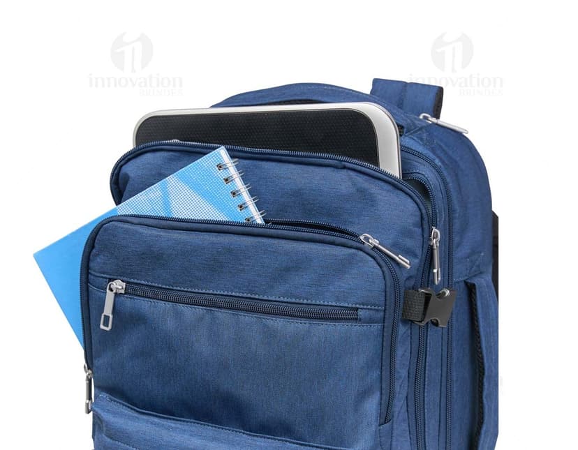 Mochila Poliéster 17 Litros em cor cinza, ideal para transportar objetos e pertences com espaço interno amplo e alças acolchoadas para maior conforto ao carregar.