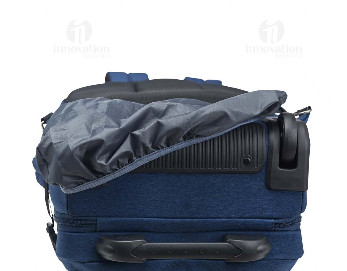 Mochila Poliéster 17 Litros em cor cinza, ideal para transportar objetos e pertences com espaço interno amplo e alças acolchoadas para maior conforto ao carregar.