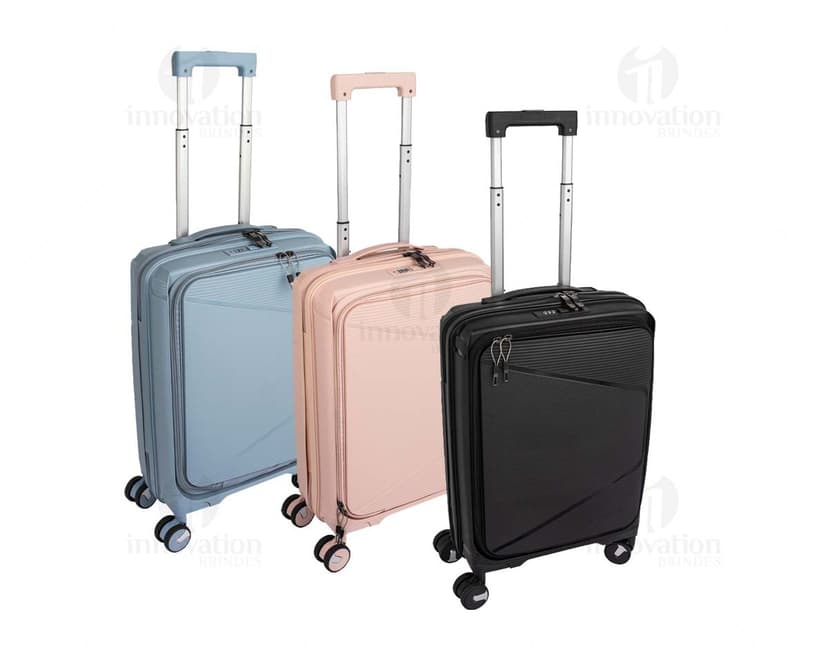 Mala de viagem de 36 litros na cor preta, feita de material resistente e com rodinhas para facilitar o transporte.