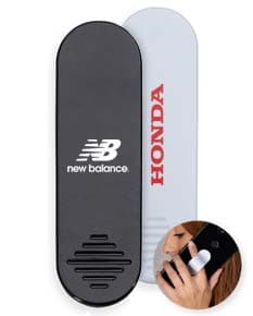 Suporte emborrachado para celular em cor preta, com encaixe ajustável e design moderno.