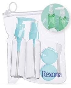 Kit Viagem 5 Peças contendo nécessaire, porta-passaporte, etiqueta de bagagem, máscara de dormir e travesseiro inflável.