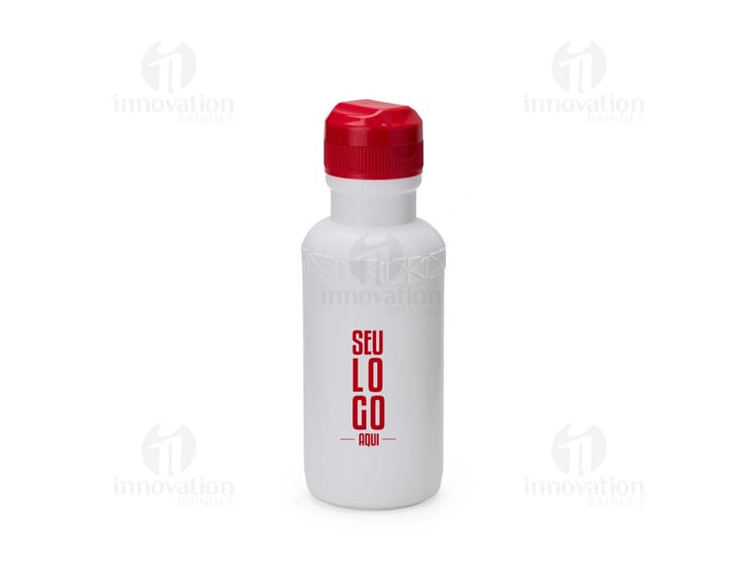 Squeeze plástico de 500ml em cor verde, com tampa rosqueável e design moderno.
