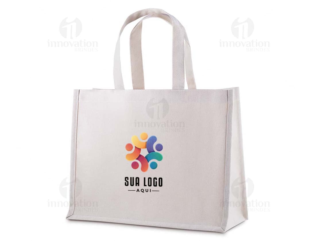 Uma sacola de algodão segura e protegida, com fechaduras, cadeados e metais para garantir a segurança de suas compras. Ideal para fazer compras seguras e proteger seus pertences quando estiver no shopping ou em trânsito. A sacola de algodão é resistente, durável e oferece praticidade ao transportar suas compras com segurança.
