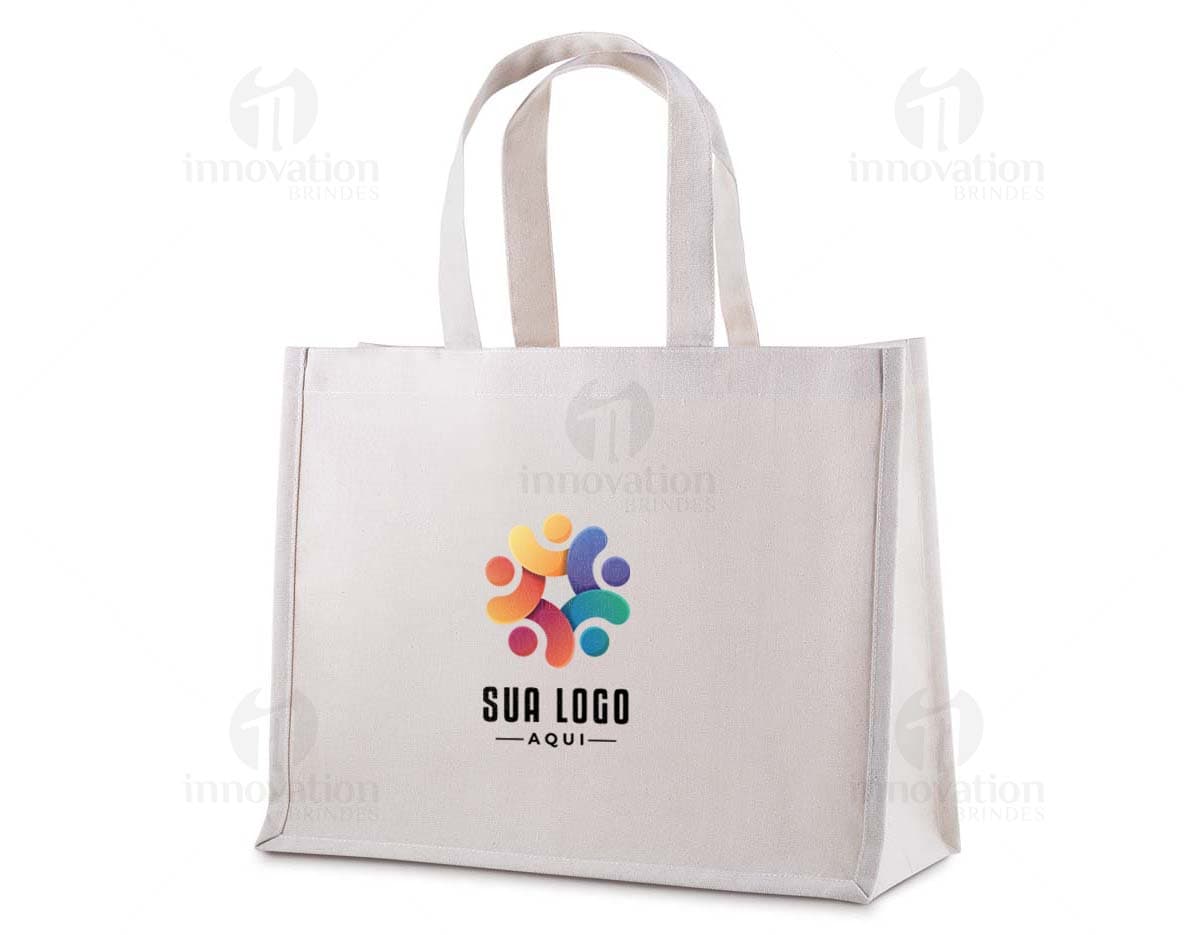 Uma sacola de algodão segura e protegida, com fechaduras, cadeados e metais para garantir a segurança de suas compras. Ideal para fazer compras seguras e proteger seus pertences quando estiver no shopping ou em trânsito. A sacola de algodão é resistente, durável e oferece praticidade ao transportar suas compras com segurança.