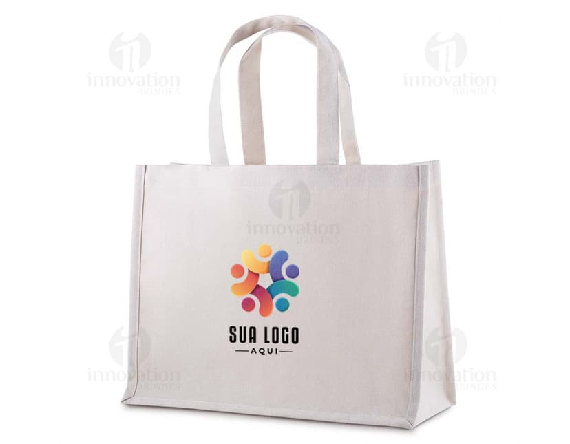 Uma sacola de algodão segura e protegida, com fechaduras, cadeados e metais para garantir a segurança de suas compras. Ideal para fazer compras seguras e proteger seus pertences quando estiver no shopping ou em trânsito. A sacola de algodão é resistente, durável e oferece praticidade ao transportar suas compras com segurança.