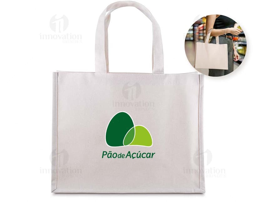 Uma sacola de algodão segura e protegida, com fechaduras, cadeados e metais para garantir a segurança de suas compras. Ideal para fazer compras seguras e proteger seus pertences quando estiver no shopping ou em trânsito. A sacola de algodão é resistente, durável e oferece praticidade ao transportar suas compras com segurança.
