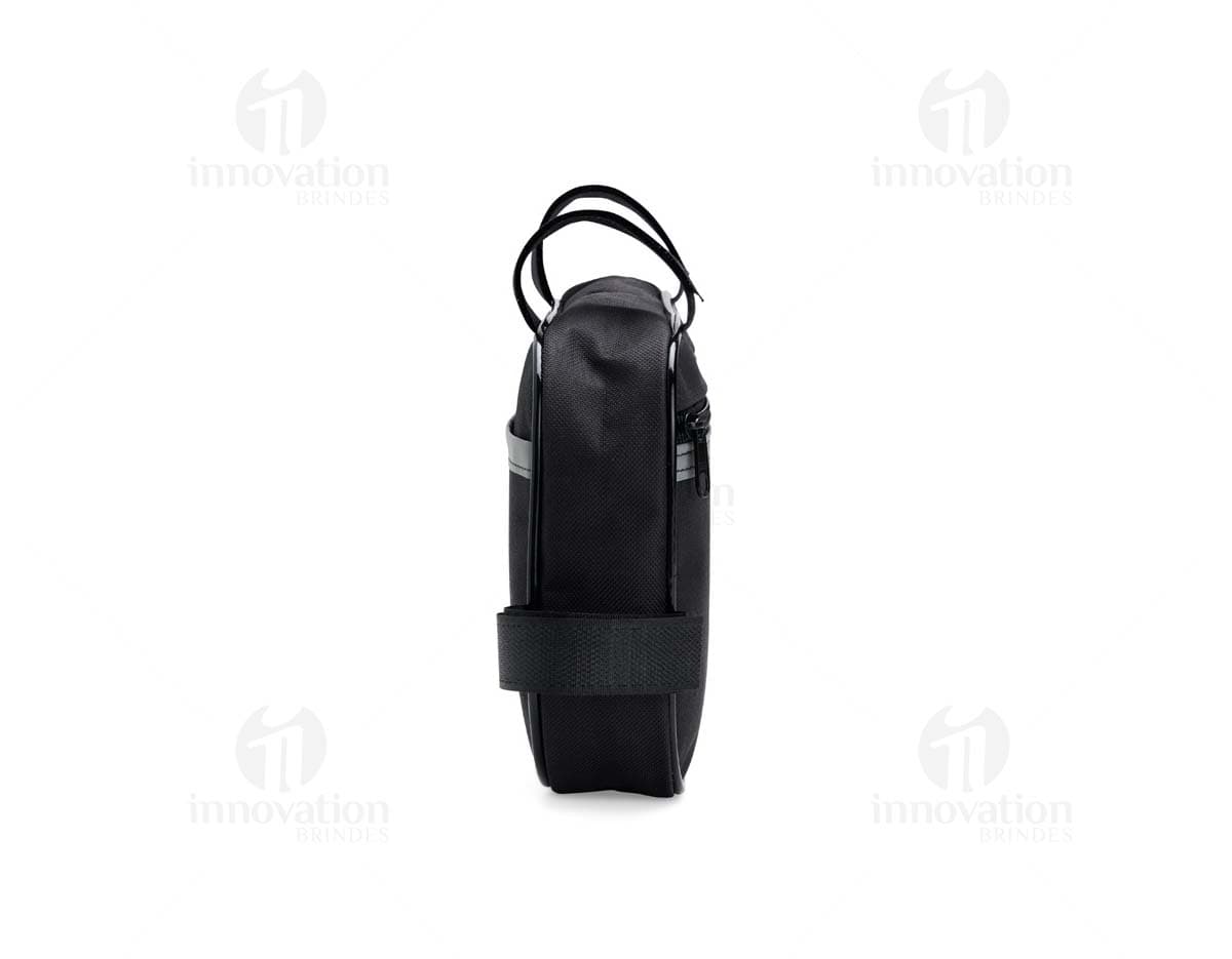 Bolsa Bicicleta Oxford preta, feita de couro, com alça de suporte e dispositivo de fechamento. Pode ser utilizada como acessório de negócios ou como bolsa de equipamentos para o trabalho.