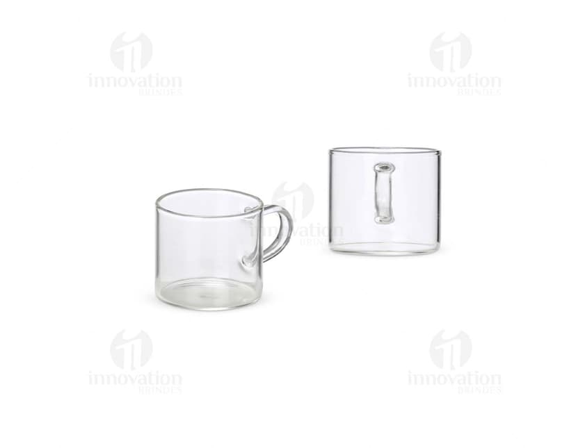 Kit Xícaras de Vidro 6 Peças são xícaras de vidro transparente, ideais para servir chás, cafés e outras bebidas quentes. As xícaras possuem um design elegante e moderno, sendo perfeitas para uso em casa ou em eventos.