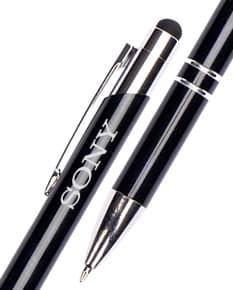 Caneta metal touch em cor prata com detalhes em preto e ponta touch screen.