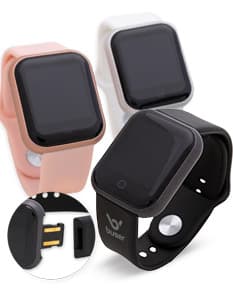 Smartwatch D20 em cor preta, mostrando a tela com aplicativos de monitoramento de saúde e notificações. A pulseira é de silicone e o mostrador possui botões laterais.