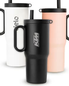 Caneja térmica inox de 750ml em fundo branco.