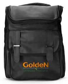 Mochila de couro sintético com capacidade de 29 litros.