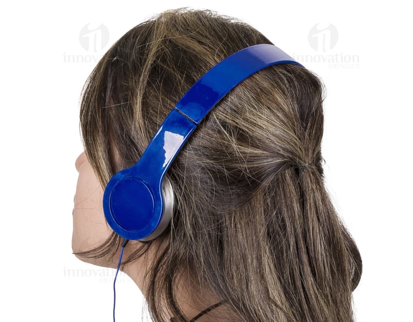 Fone de Ouvido Portátil preto com design dobrável e almofadas acolchoadas.