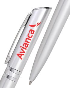 Caneta plástica descartável ideal para uso no escritório ou na escola. Com design moderno e cores vivas, possui tinta de alta qualidade e ponta afiada para uma escrita suave e precisa. Perfeita para assinaturas, escrita de textos e ilustrações. Adquira já a sua!