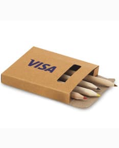 Lápis de cor - 04: Ideal para estimular a criatividade e a escrita, este conjunto de lápis de cor é perfeito para uso no escritório, na escola ou em casa. Feito de madeira de alta qualidade, garante traços suaves e cores vibrantes. Embalagem individual, pronta para encomendar. Adquira já o seu!