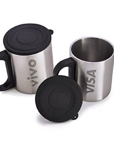 Caneca de metal 180ml, perfeita para se deliciar com sua bebida favorita! Feita em alumínio resistente e com acabamento brilhante, essa caneca isolada mantém sua bebida quente por mais tempo. Com design clean e alça ergonômica, é ideal para chás, cafés e outras bebidas. Adquira já a sua!