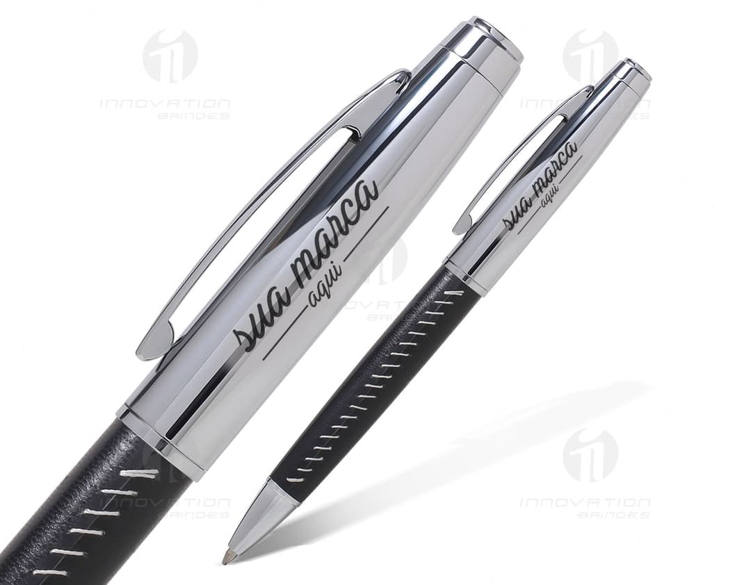 Caneta de metal elegante e durável para uso no escritório ou na escola. Feita em aço cromado, com design moderno e tinta de