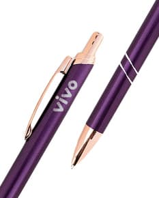 Caneta Metal preta e prateada, ideal para escrita e desenho. Feita de metal e possui uma ponta afiada. Perfeita para uso no escritório, escola e negócios.