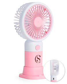 Mini ventilador recarregável de design moderno, feito de metal e plástico na cor preta. Possui hélices brilhantes e funciona por meio de um mecanismo de rotação, proporcionando uma brisa refrescante. Ideal para uso pessoal, seja em casa, no escritório ou durante atividades ao ar livre. Pode ser recarregado via USB, tornando-o portátil e conveniente. Perfeito para se refrescar durante momentos de lazer, trabalho ou prática esportiva.