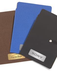 Bloco de anotações de couro marrom 14,4 x 9,4 cm para organizar seus documentos e notas. Ideal para reuniões de negócios, escritório ou viagens. Mantenha-se organizado e sempre preparado. Feito de couro legítimo de alta qualidade.