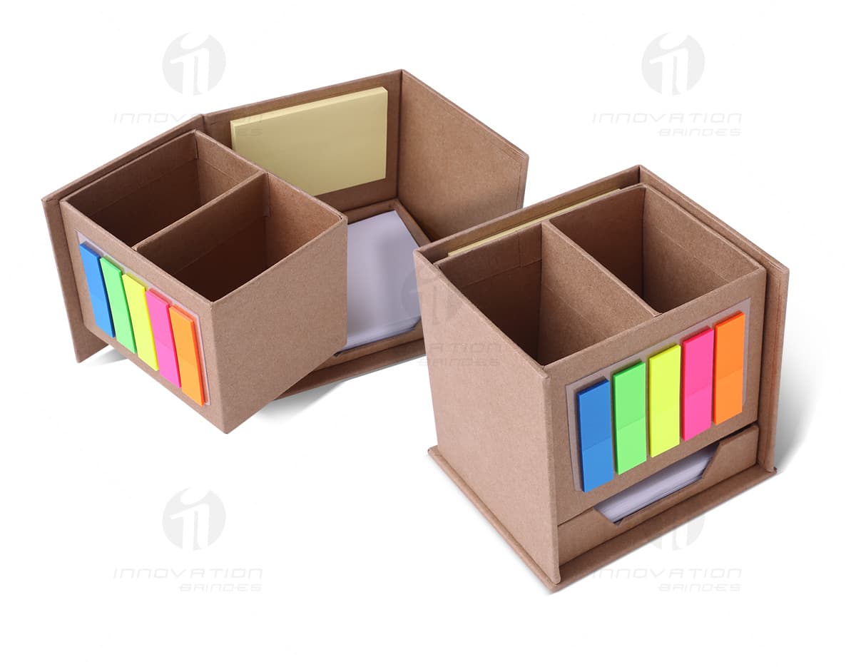 Kit com 6 porta copos em formato redondo, feitos de material resistente e com estampas coloridas de frutas. Kit com 6 porta copos em formato redondo, feitos de material resistente e com estampas coloridas de frutas.